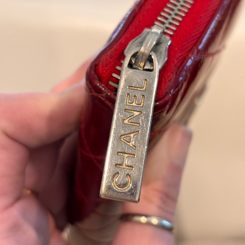 CHANEL Classic Red Quilted Patent Leather ‘Brilliant’ Zippy Long Wallet W/ Box - Picture 6 of 16